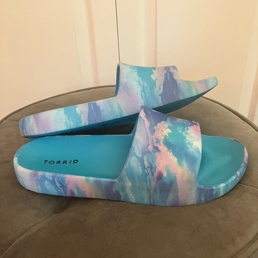 Torrid Blue Cloud Wash Pool Slides-Size 8.5WW